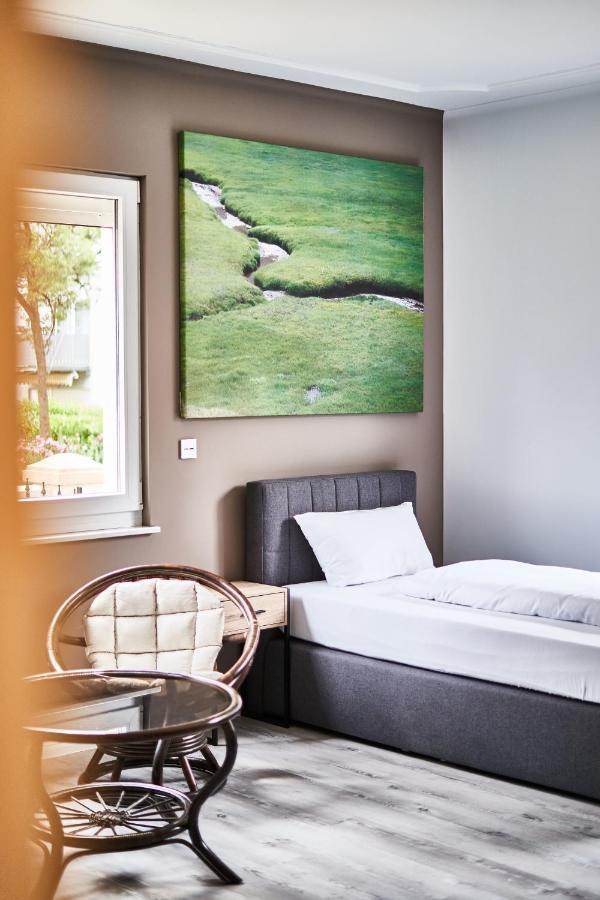 Primera Zimmer Mit Gemeinschaftsbad Singen Esterno foto