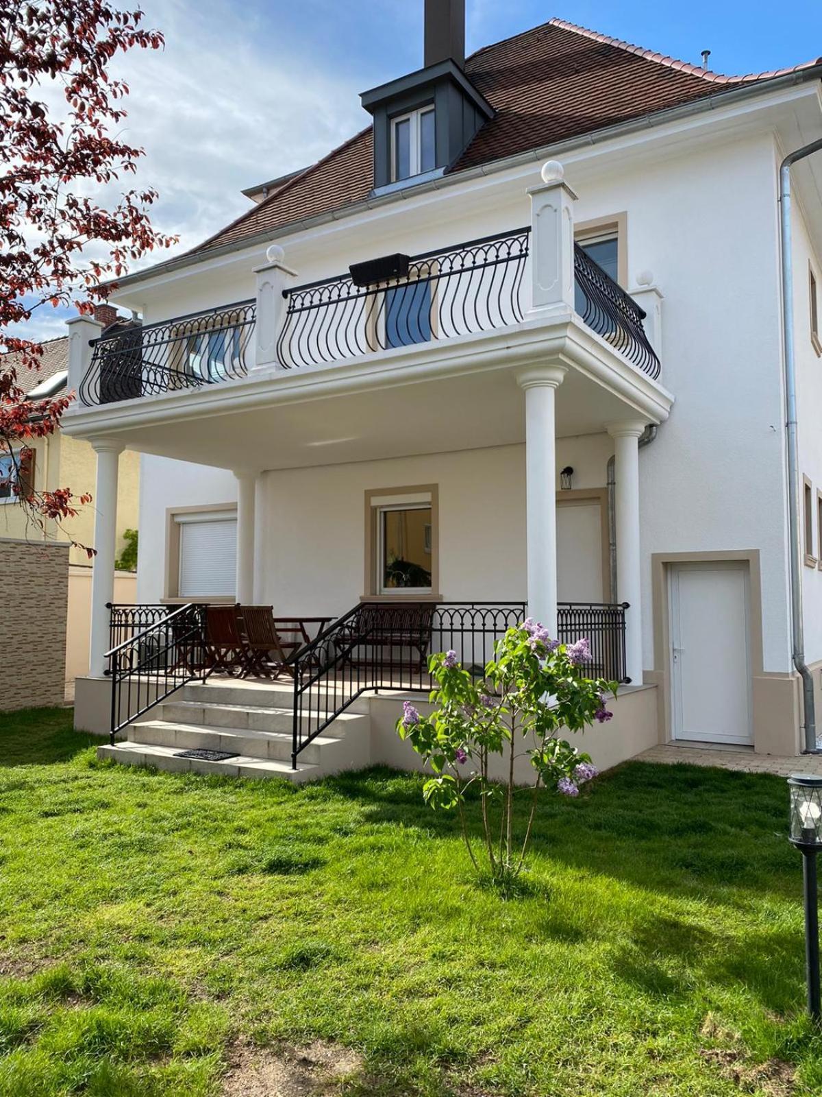 Appartamento Primera Zimmer Mit Gemeinschaftsbad Singen Esterno foto